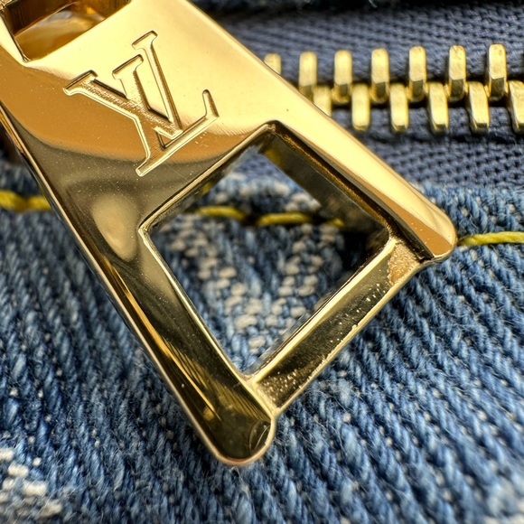 Louis Vuitton monogram hills pochette 2024 new with original box and dust bag - Picture 6 of 9